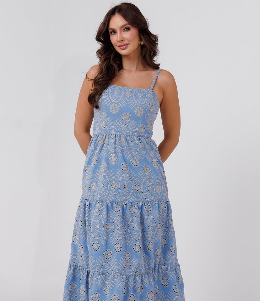 vestido bordado frente